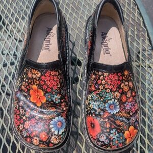 Alegria floral wedge shoes sz 6